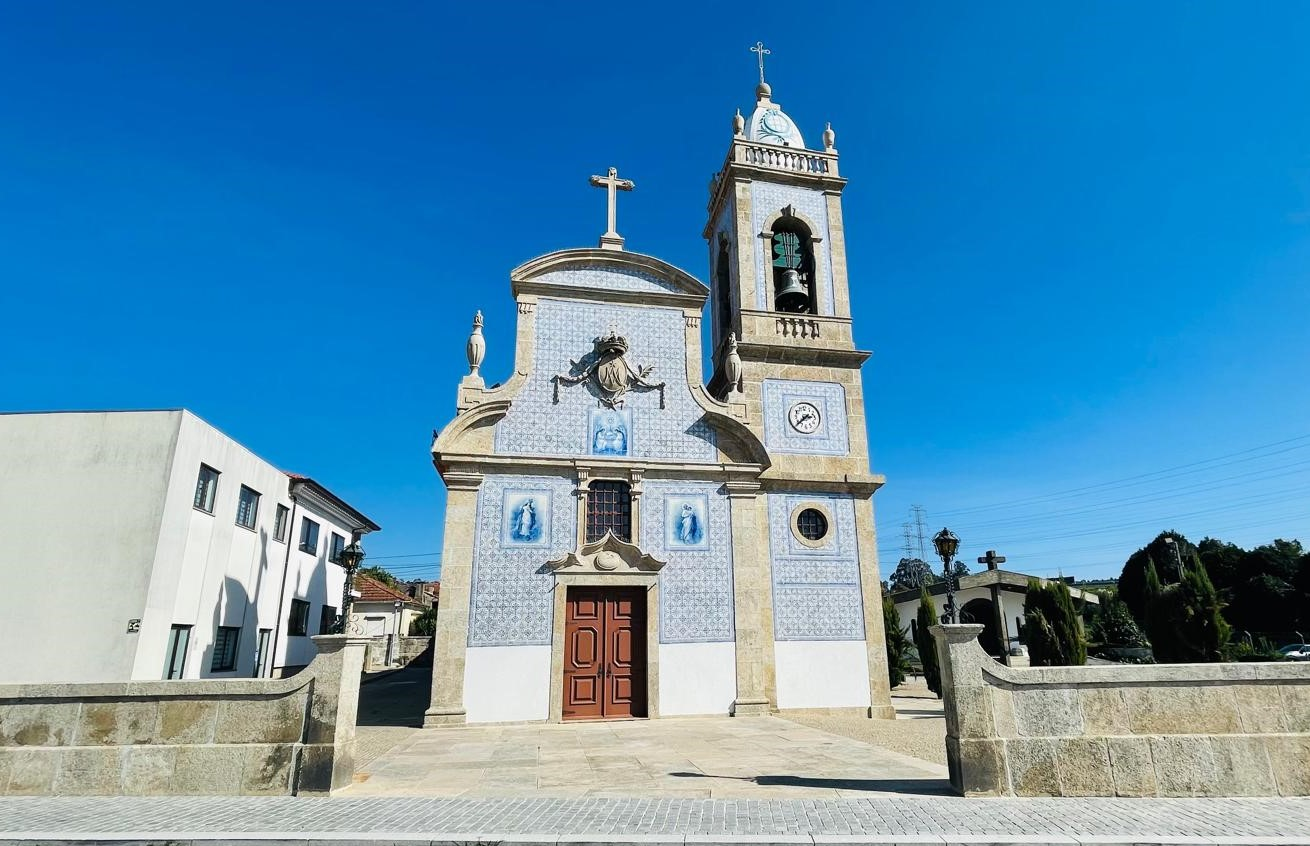 ECOS DE BRONZE E LUZ